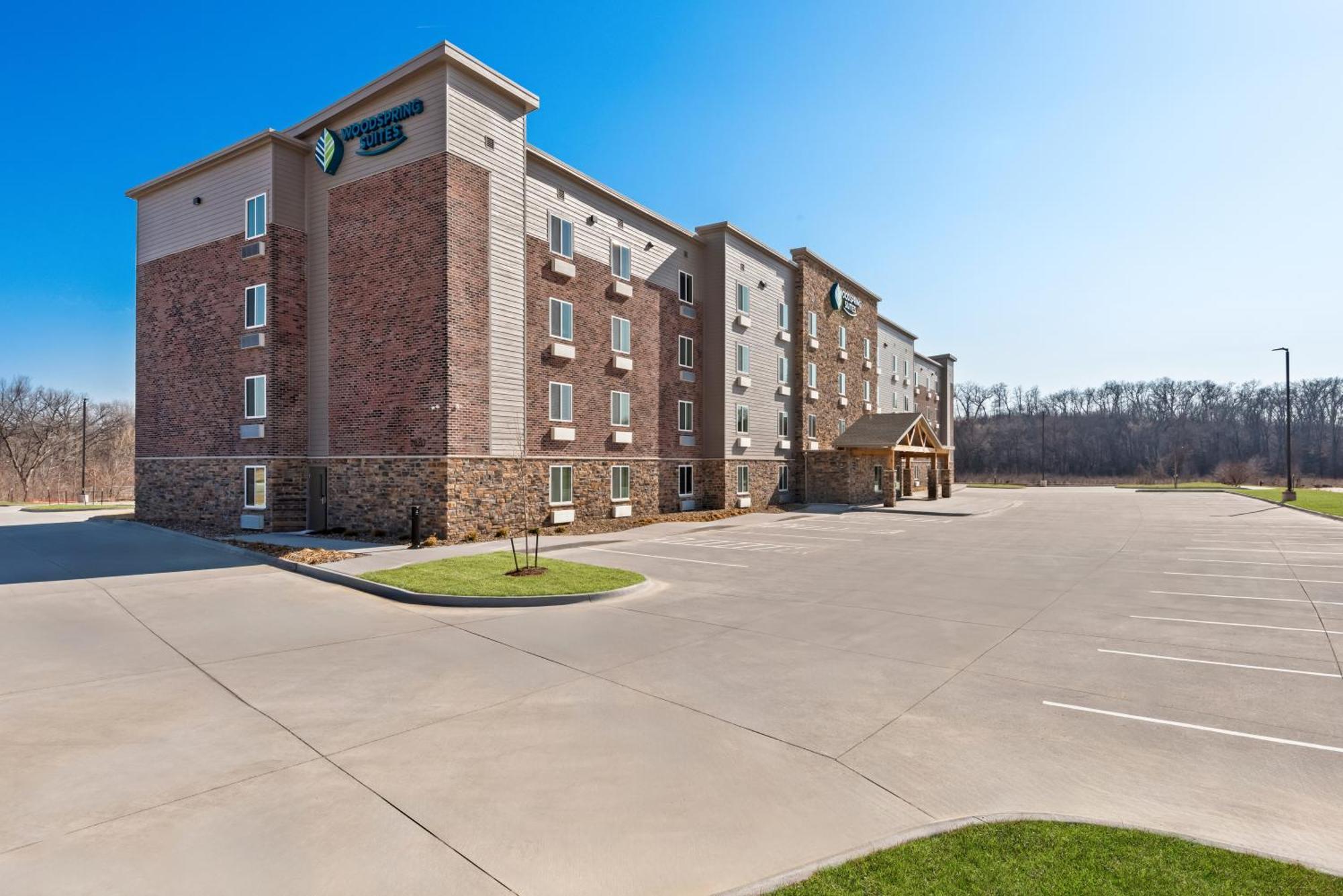 Woodspring Suites Coralville Iowa City Экстерьер фото