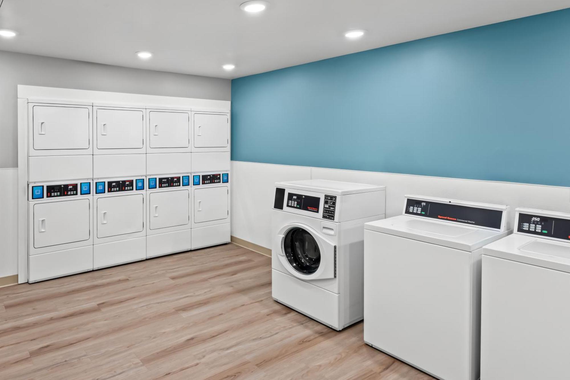 Woodspring Suites Coralville Iowa City Экстерьер фото