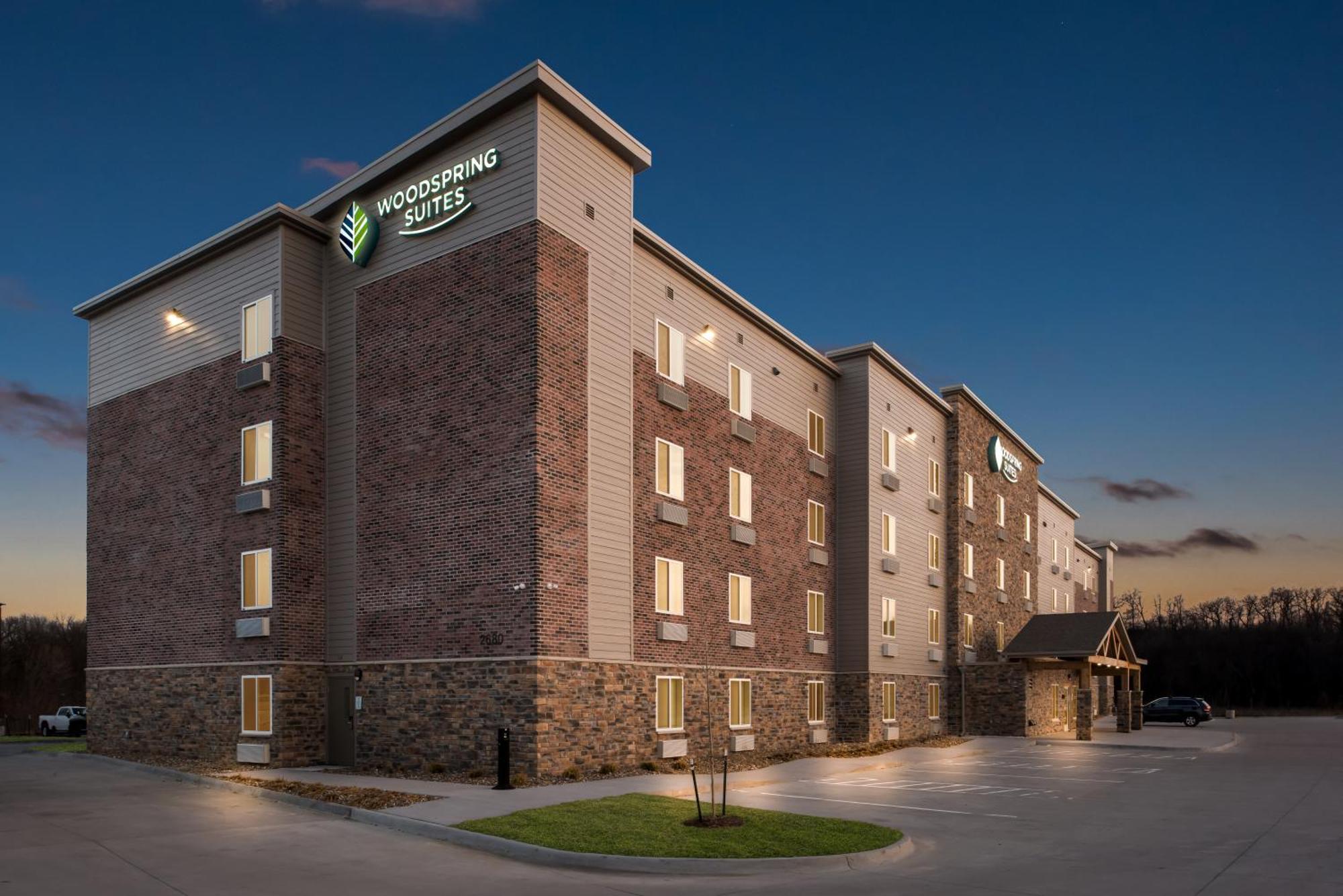 Woodspring Suites Coralville Iowa City Экстерьер фото